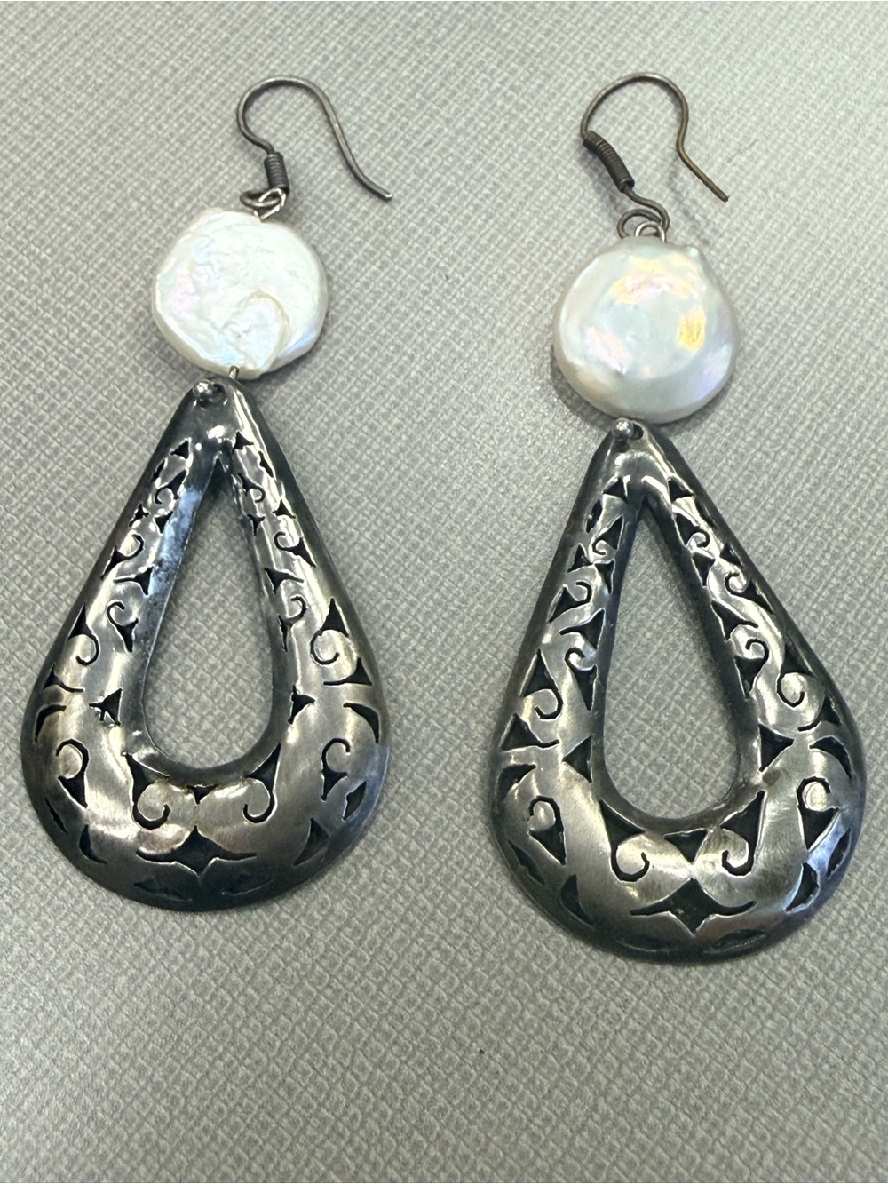 VntgSterling-Style Silver Filigree Teardrop Earrings with Mother of Pearl Accent